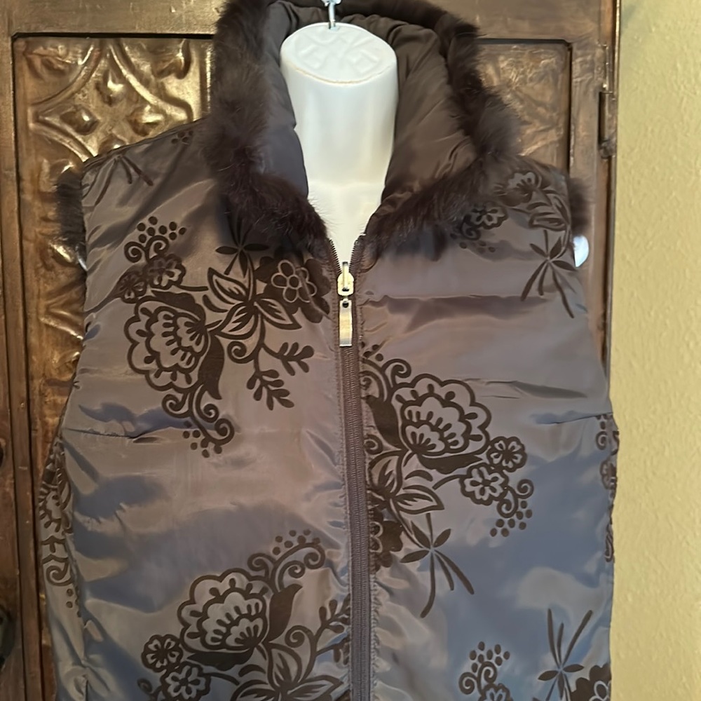 Reversible Montana Co vest trimmed with faux fur—size medium